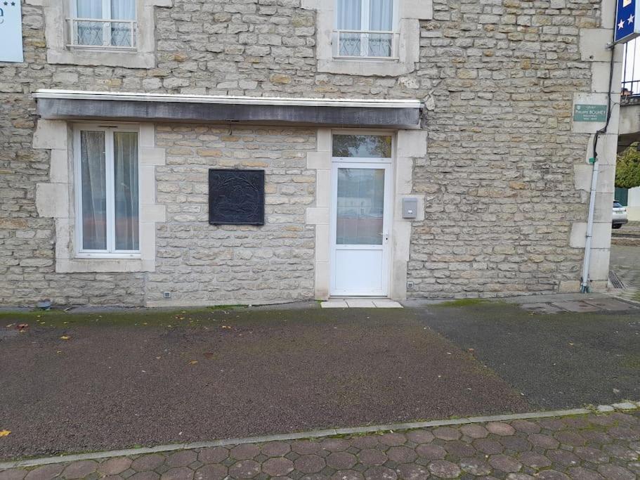 Appartement Au Bord Du Canal Montbard Exterior foto