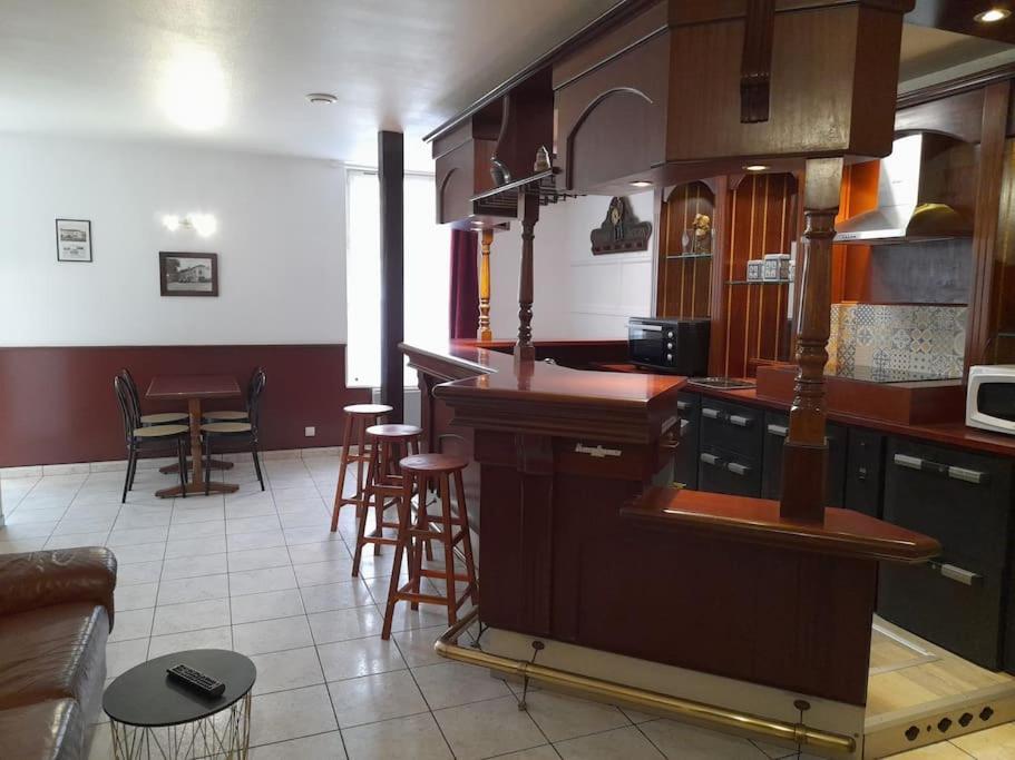 Appartement Au Bord Du Canal Montbard Exterior foto